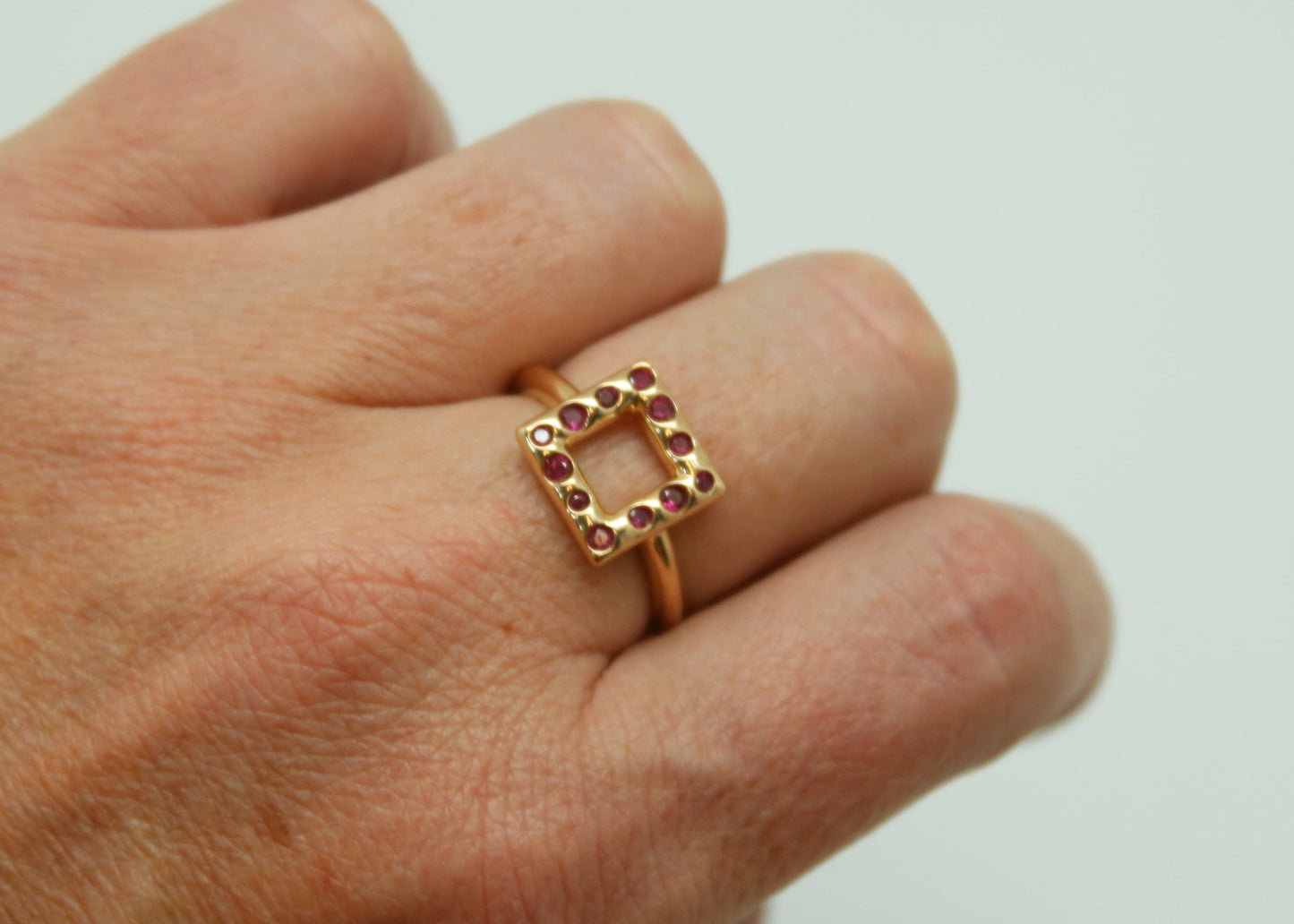ANILLO MODERNO RUBI CUADRADO