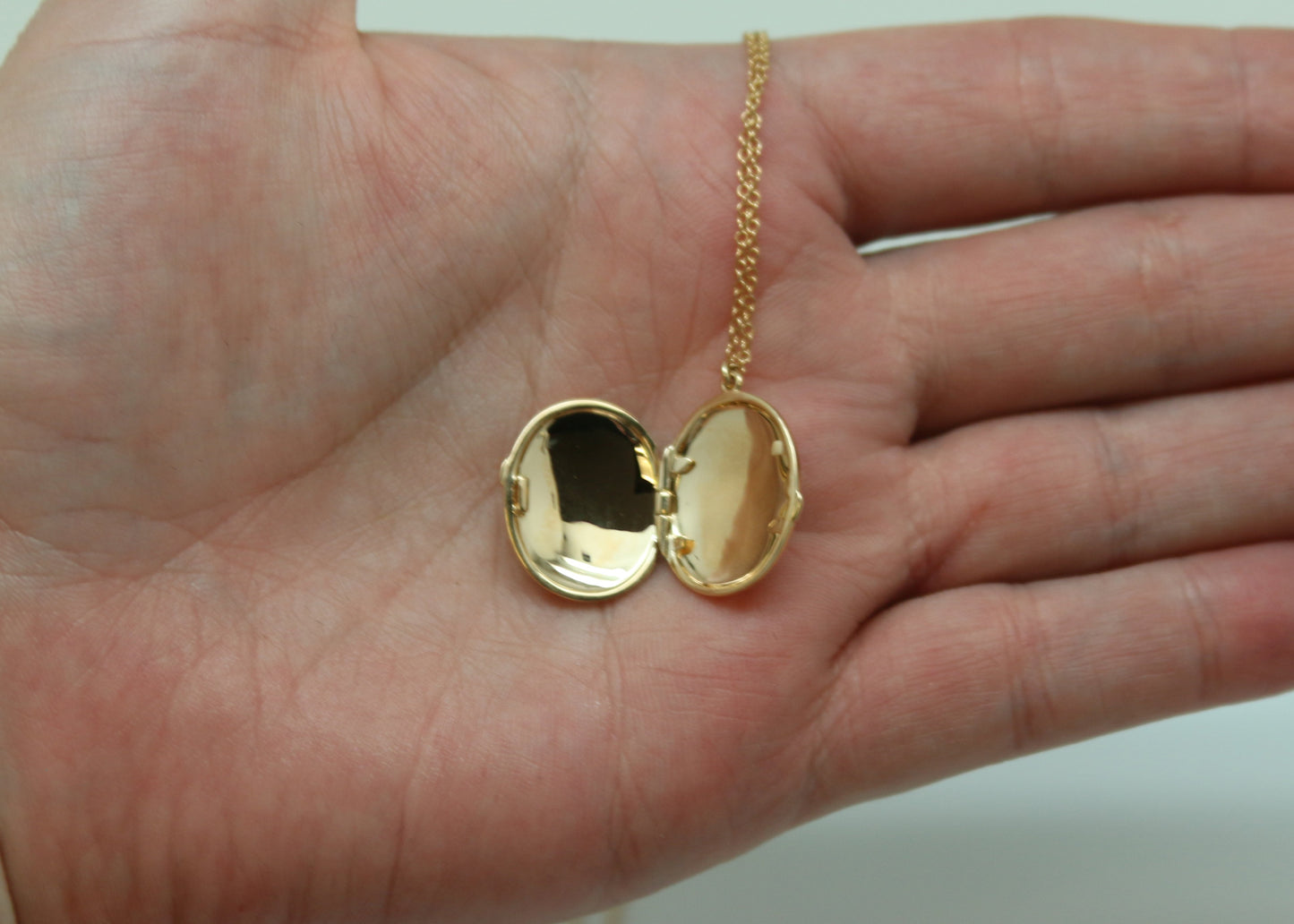 COLLAR LOCKET INICIAL DIAMANTES
