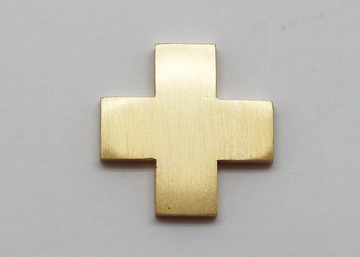 CRUZ LATINA ORO AMARILLO MACIZA