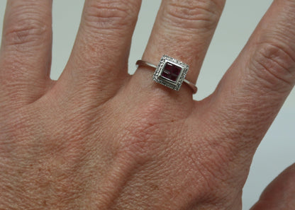 ANILLO CUADRADO RUBI