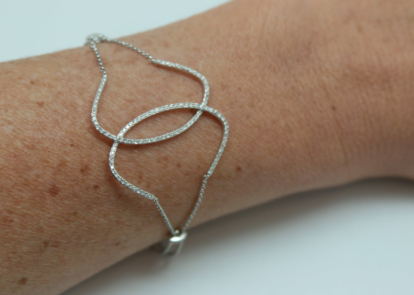 PULSERA CIRCULO ENTRELAZADO