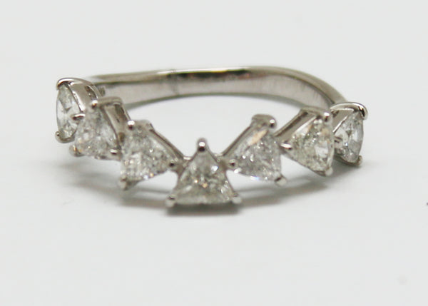 ANILLO TRIANGULO DIAMANTES