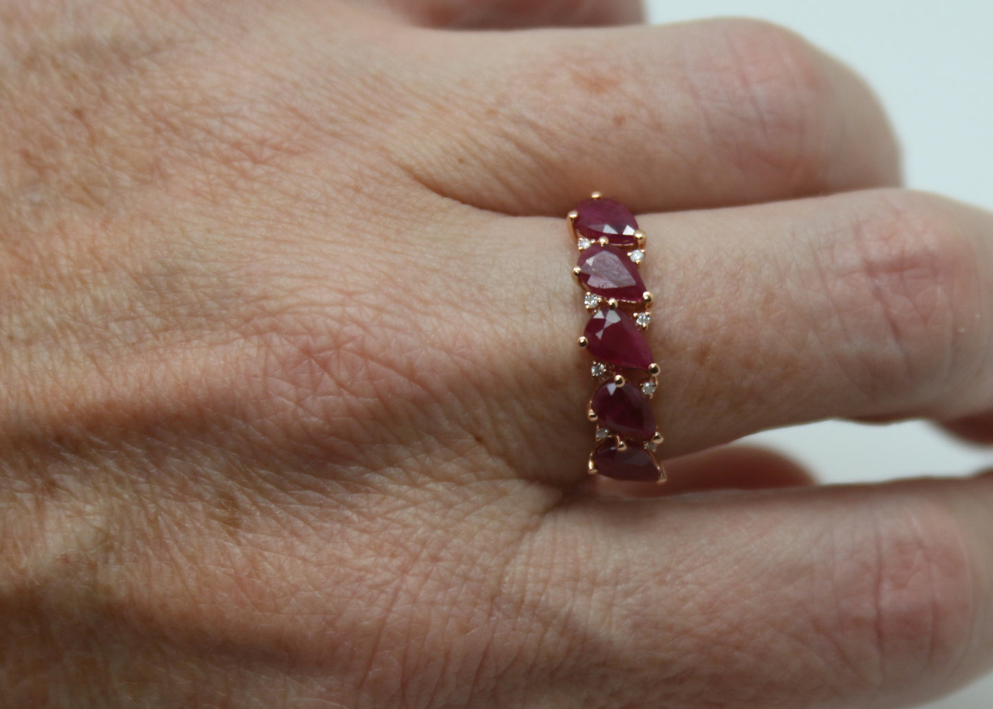 ANILLO RUBI GOTA