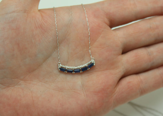COLLAR MEDIO CIRCULO ZAFIRO