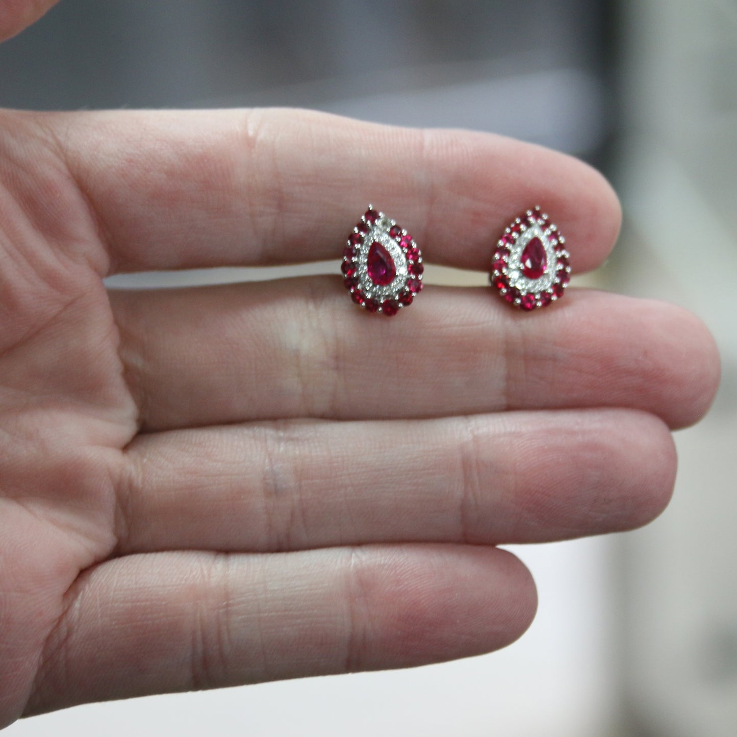 ARETES GOTA RUBI
