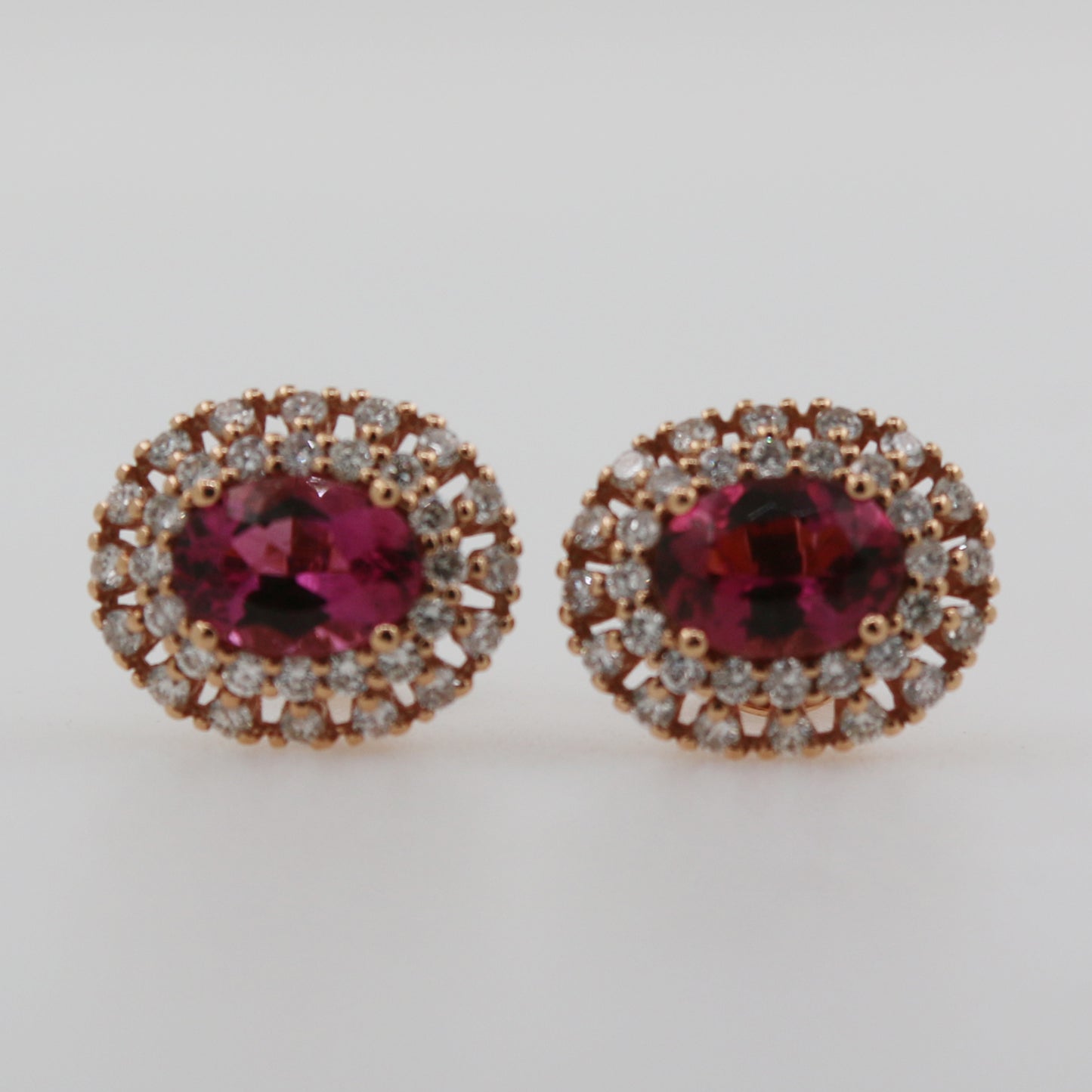 ARETES OVAL TURMALINA