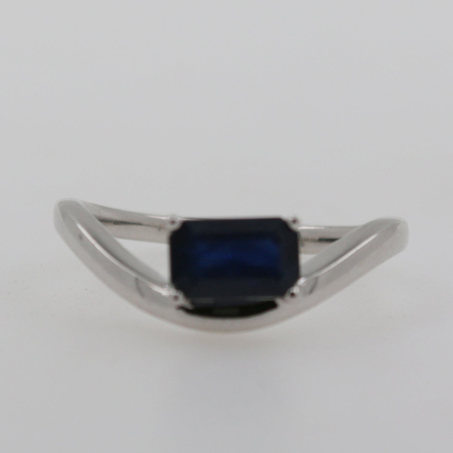 ANILLO WAVY ZAFIRO