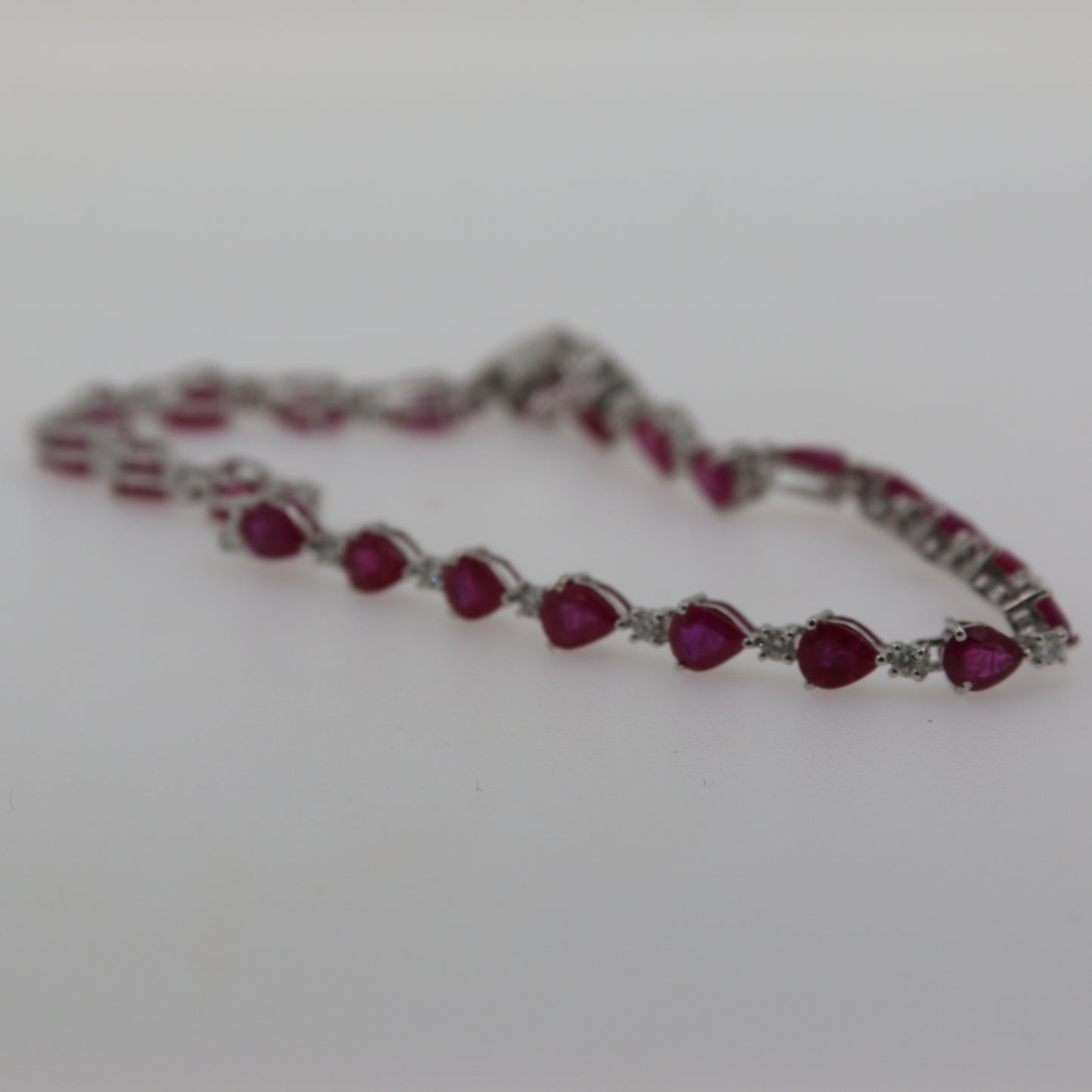 PULSERA RUBI GOTA OVAL DIAMANTES