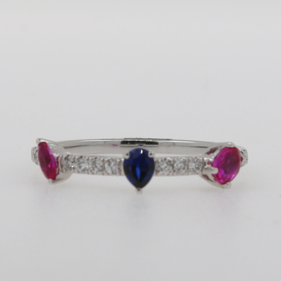 ANILLO ZAFIRO Y RUBIES