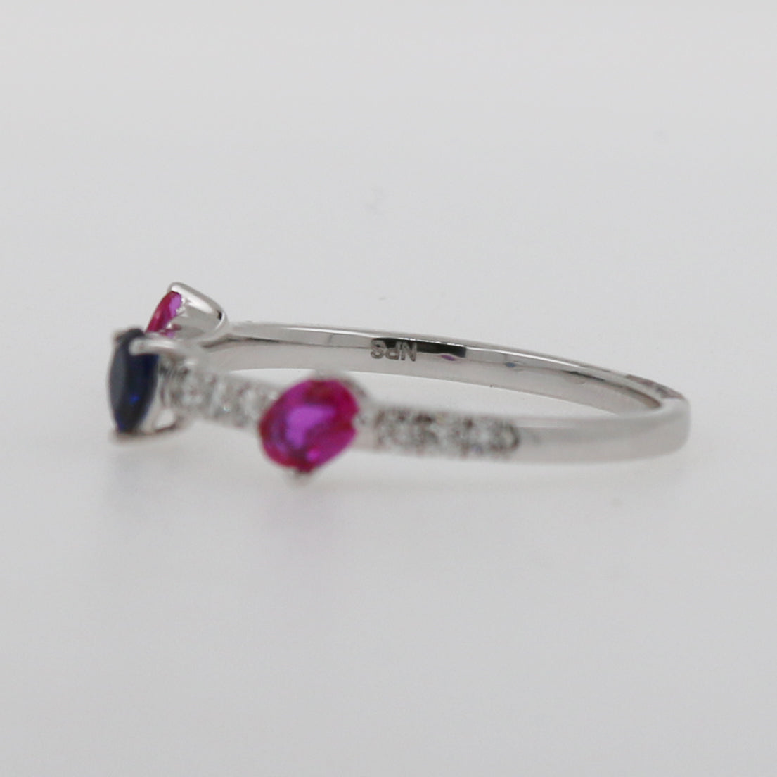 ANILLO ZAFIRO Y RUBIES