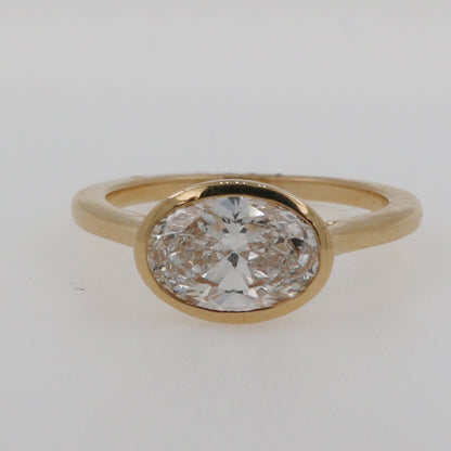 ANILLO OVAL BISEL LAB GROWN