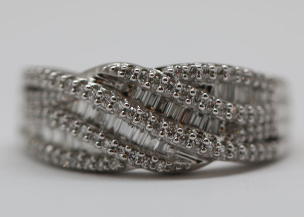 ANILLO ENTRELAZADO DIAMANTES